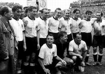 fussball-wm-mannschaft_bern_1954.jpg