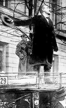 Karl Liebknecht am 05.01.1919 vor dem Innenministerium in Berlin