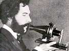 1876: Alexander Graham Bell meldet Erfindung des Telefonapparats beim Patentamt an