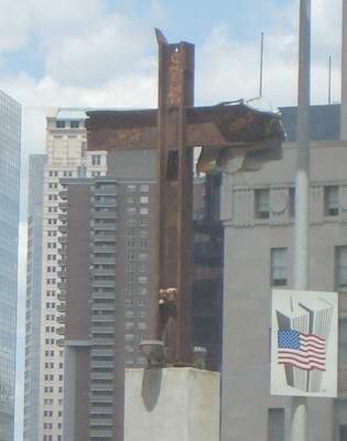Das Kreuz aus Stahlträgern vom World Trace Center