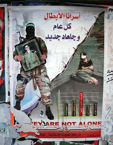 Gilad Schalit 2007 auf einem Poster der Hamas 
