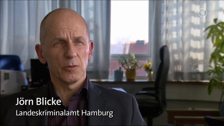 „Die Story im Ersten" - „Mission unter falscher Flagge“: Jörn Blicke vom LKA Hamburg über die Organisation „Mission Freedom“ 