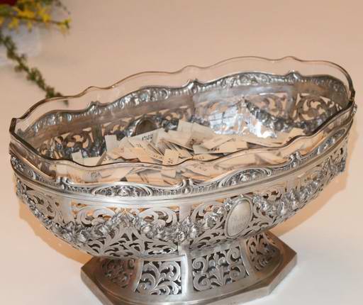 Die Schale, aus der Losungstexte bzw. deren Losnummern in Herrnhut gezogen werden