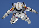 Dr. Hans Frisch mit dem Weltrekord des Extremsportlers Felix Baumgartner