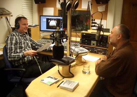 19.04.2009: Der sympathische fränkische Barde Wolfgang Buck (rechts im Bild) zwischen 11 und 12 Uhr live bei Heiko Müller in der Sendung LICHTBLICKE.