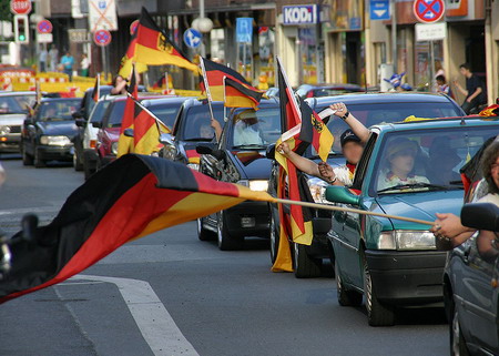 Autokorso nach WM-Spiel-Sieg der deutschen Mannschaft