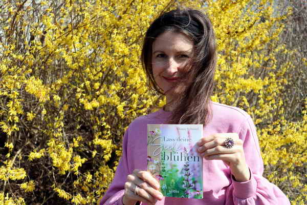 Diana Schmid will mit ihrem neuen Buch „Lass deine Seele blühen“ wie es auch in uns und um uns Frühling werden kann.