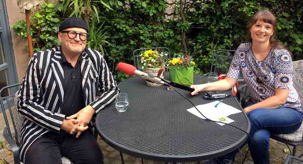 Interview im Corona-Abstand: Der Nürnberger Wortakrobat Oliver Tissot im AREF-Interview von Corinna Püchner