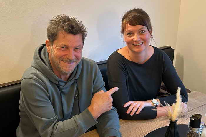 Der Nürnberger Kabarettist Bernd Regenauer mit unserer Moderatorin Corinna Püchner