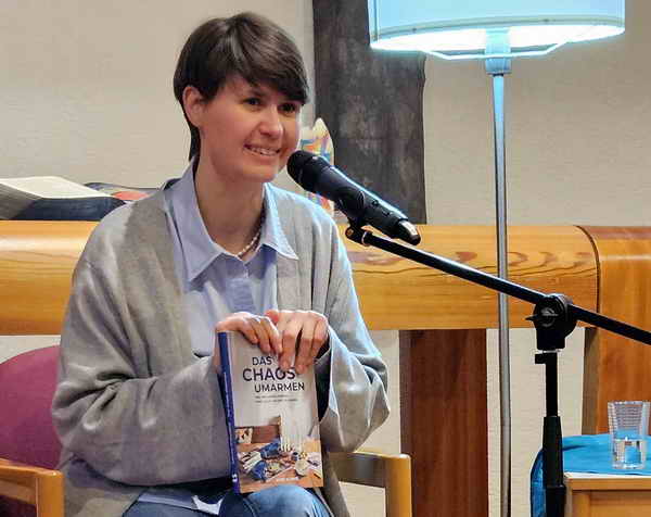 Pastorin Dr. Sabrina Wilkenshof, Autorin des Buchs Das Chaos umarmen - Wie wir leben k&ouml;nnen, ohne alles im Griff zu haben 