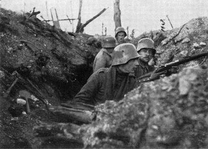 Deutsche Soldaten Im vordersten Kampfgraben 1916 vor Verdun 