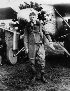 1927: Charles Lindbergh vor seiner "Spirit of St. Louis"