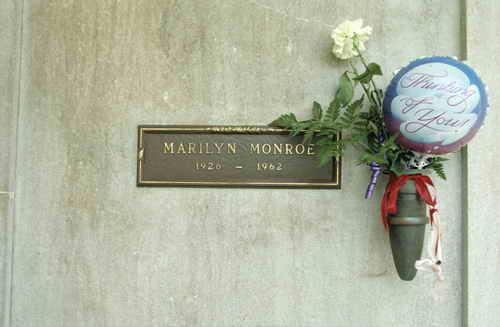 Marilyn Monroes Grab auf dem Westwood Village Memorial Park Cemetery in Los Angeles