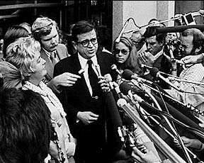 Nixon-Berater Charles Colson vor dem Gerichtsgebäude