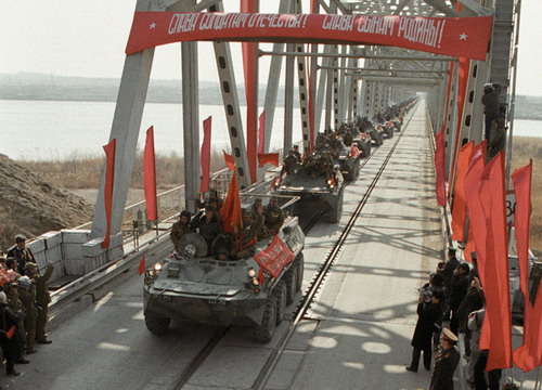 5.02.1989: Die letzten sowjetischen Soldaten verlassen Afghanistan über die Brücke von Termiz 