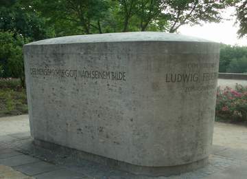 Ludwig-Feuerbach-Genkstein auf dem Rechenberg in Nürnberg Foto: U.S.