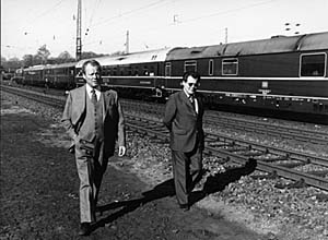 Bundeskanzler Willy Brandt mit seinem persönlicher Referenten und DDR-Spion Günther Guillaume