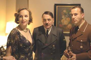 Adolf Hitler (Bruno Ganz) mit Eva Braun (Juliane Köhler) und Architekt Albert Speer (Heino Ferch)  in "Der Untergang"