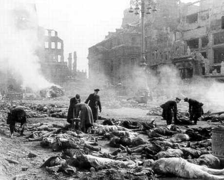 Dresden nach den Bombenangriffen 1945, Bergung von Leichen
