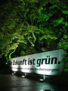 2002 gaben sich Bündnis90 / DIE GRÜNEN ein neues Grundsatzprogramm unter der Überschrift "Die Zukunft in grün". Ihre 1980 noch ideologisch begründeten Ziele werden darin mit der menschlichen Vernunft begründet. 