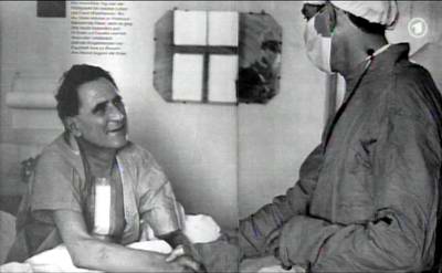 Louis Washkansky nach der Herztransplantation (03.12.1967) unter Leitung von Professor Christiaan Barnard