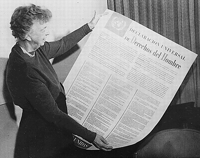 Eleanor Roosevelt, Mitautorin der "Allgemeinen Erklärung der Menschenrechte" , mit der spanischen Version "Declaración Universal de los Derechos Humanos"