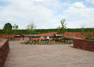 Columbine High School Memorial, Gedenkstätte an die Opfer des Amoklaufs am 20.03.1999 