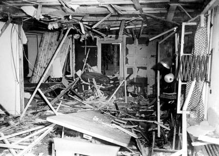 Der Besprechungsraum im "Führerhauptquartier Wolfsschanze" bei Rastenburg in Ostpreußen nach dem Bombenattentat vom 20.07.1944