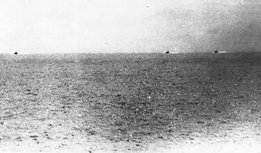 02.08.1964: Nordvietnamesische Schnellboote fotografiert vom US-Zerstörer USS Maddox