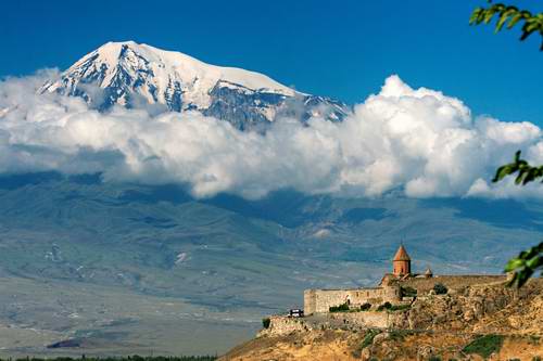 Berg Ararat, im Vordergrund das armenische Kloster Chor Virap