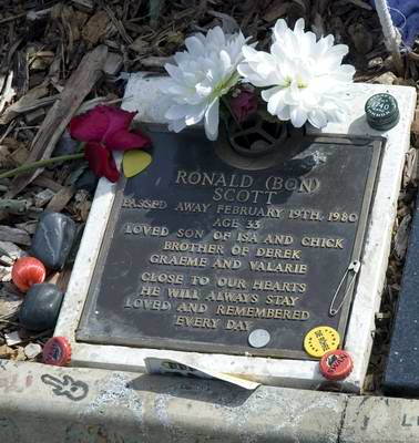 Das Grab von AC/DC-Sänger Bon Scott in Fremantle, Australien. 