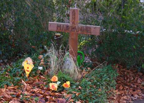 Grab von Marianne Bachmeier († 17.09.1996 an Krebs) und ihrer ermordeten Tochter Anna (†05.05.1980) auf dem Burgtorfriedhof in Lübeck