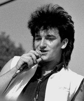 U2-Frontmann Bono 1983 auf dem Isle of Calf Festival in Norwegen