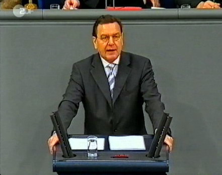 14.03.2003: In einer Regierungserklärung verkündet Bundeskanzler Gerhard Schröder im Deutschen Bundestag die Agenda 2010