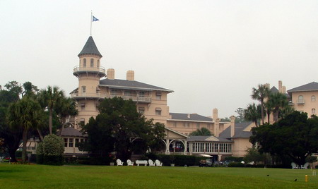 Das Clubhaus des Jekyll Island Clubs, wo 1910 das Geheimtrefen der Großbanker für das Federal Reserve System stattfand.