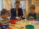Bundesfamilienministerin Ursula von der Leyen (CDU)  in einer Kinderkrippe