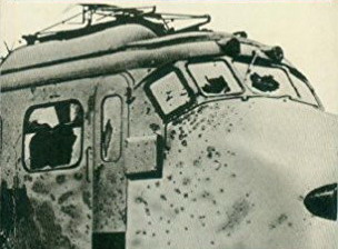 Der Triebkopf des Zuges nach der Erstürmung am Morgen des 11.06.1977