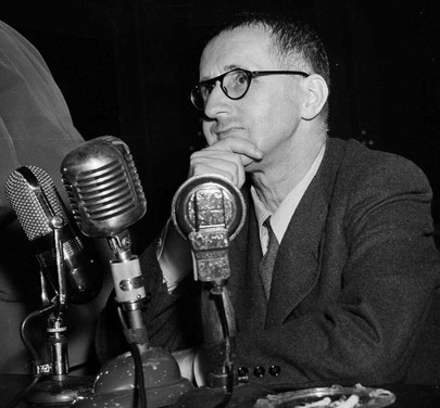30.10.1947: Bertold Brecht wird vom US-Senatsausschuss „Komitee für unamerikanische Umtriebe“ verhört. Die zentrale Frage lautete: „Sind Sie oder waren Sie jemals Mitglied der Kommunistischen Partei?“