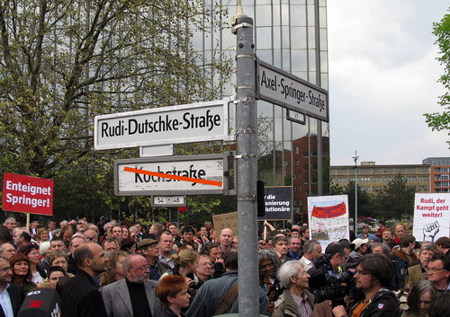 Berlin-Kreuzberg, 30. April 2008: Kundgebung zur Umbenennung eines Teils der Kochstraße in Rudi-Dutschke-Straße. 