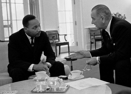 Martin Luther King, Jr. am 03.12.1963 bei US-Präsident Lyndon B. Johnson