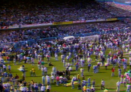 15.04.1989: Das Hillsborough-Stadion nach Abbruch des Spiels Nottingham Forest - FC Liverpool. 