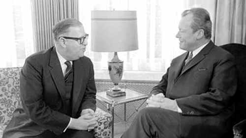 1.02.1970 - 1. Treffen von Regierungsvertretern in Bonn: Israels Außenminister Abba Eban (li) und Bundeskanzler Willy Brandt 