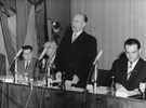 „Niemand hat die Absicht, eine Mauer zu errichten“, sagte Walter Ulbricht, der Staatsratsvorsitzende der DDR, am 15. Juni 1961 