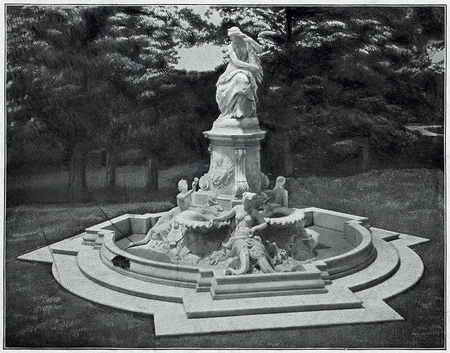 Loreley-Brunnen / Heinrich-Heine-Denkmal von Ernst Herter in New York. Es sollte ursprünglich zum 100. Geburtstag in Heines Geburtsstadt Düsseldorf aufgestellt werden. Doch der Stadtrat zog seine Zustimmung wegen Anfeindungen zurück