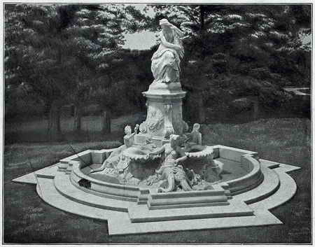 Loreley-Brunnen / Heinrich-Heine-Denkmal von Ernst Herter in New York. Es sollte ursprünglich zum 100. Geburtstag in Heines Geburtsstadt Düsseldorf aufgestellt werden. Doch der Stadtrat zog seine Zustimmung wegen Anfeindungen zurück