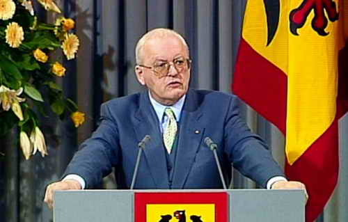 Berlin, 26.04.1997: Im Adlon-Hotel hält Bundespräsident Roman Herzog seine "Ruck-Rede" zum „Aufbruch ins 21. Jahrhundert“. 