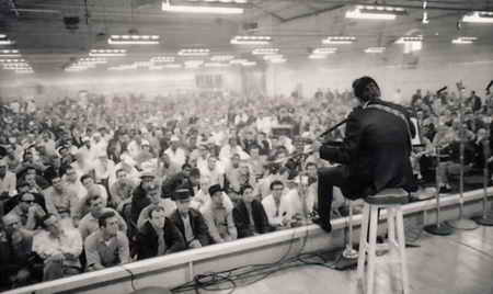 13.01.1968: Johnny Cash gibt im Speisesaal des Folsom-Staatsgefängnisses in Kalifornien ein Konzert für die Häftlinge