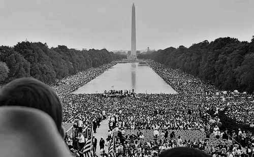 28.08.1963: Blick vom Lincoln-Memorial Blick auf das Washington Monument am 28. August 1963 und die ca. 250.000 Menschen, die sich zur Kundgebung unter dem Lincoln-Memorial versammelt haben