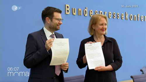 30.06.2022: Bundesjustizminister Dr. Marco Buschmann (FDP) und Bundesfamilienministerin Lisa Paus (Bündnis90/Die Grünen) stellen auf der Bundespressekonferenz die Eckpunkte für das neue Selbstbestimmungsgesetz vor, dass das Transsexuellengesetz ersetzen soll.