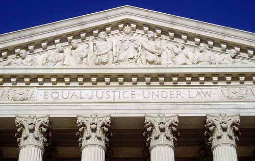 US-Supreme-Court in Washington D.C., Hauptportag miit Inschrift